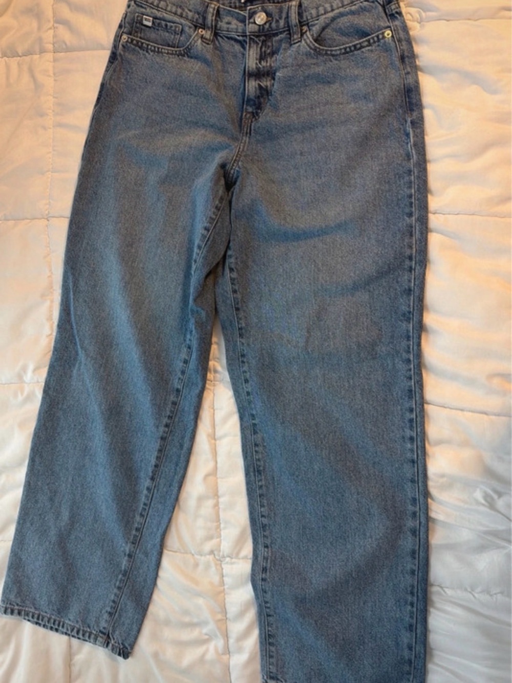 DKNY Straight-Leg Women’s Jeans in Medium Blue Denim